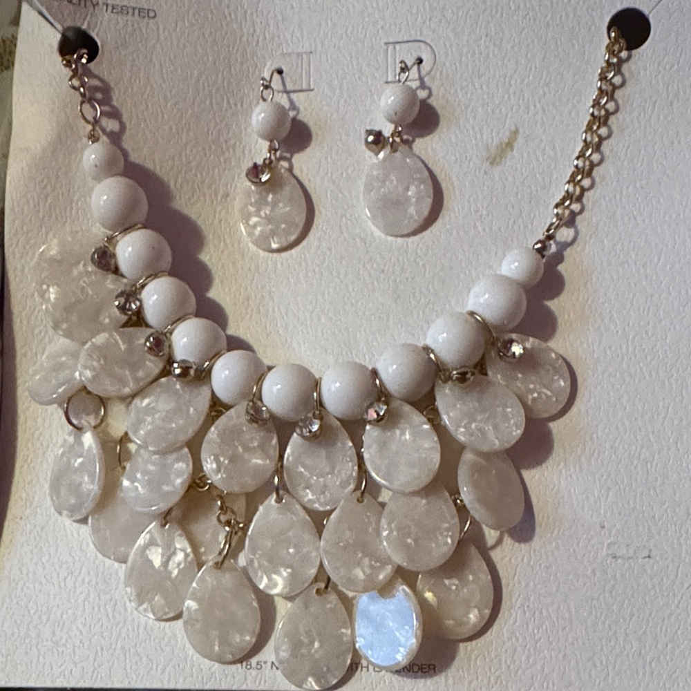 Brand New Holiday Jewelry Set White and Silver Crystal Earrings Chunky Necklace